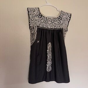 Mi Golondrina Flores Embroidered Sleeveless Tunic Top Small